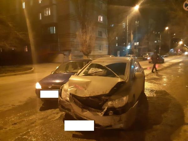 В Ставрополе в столкновении двух легковушек пострадала женщина